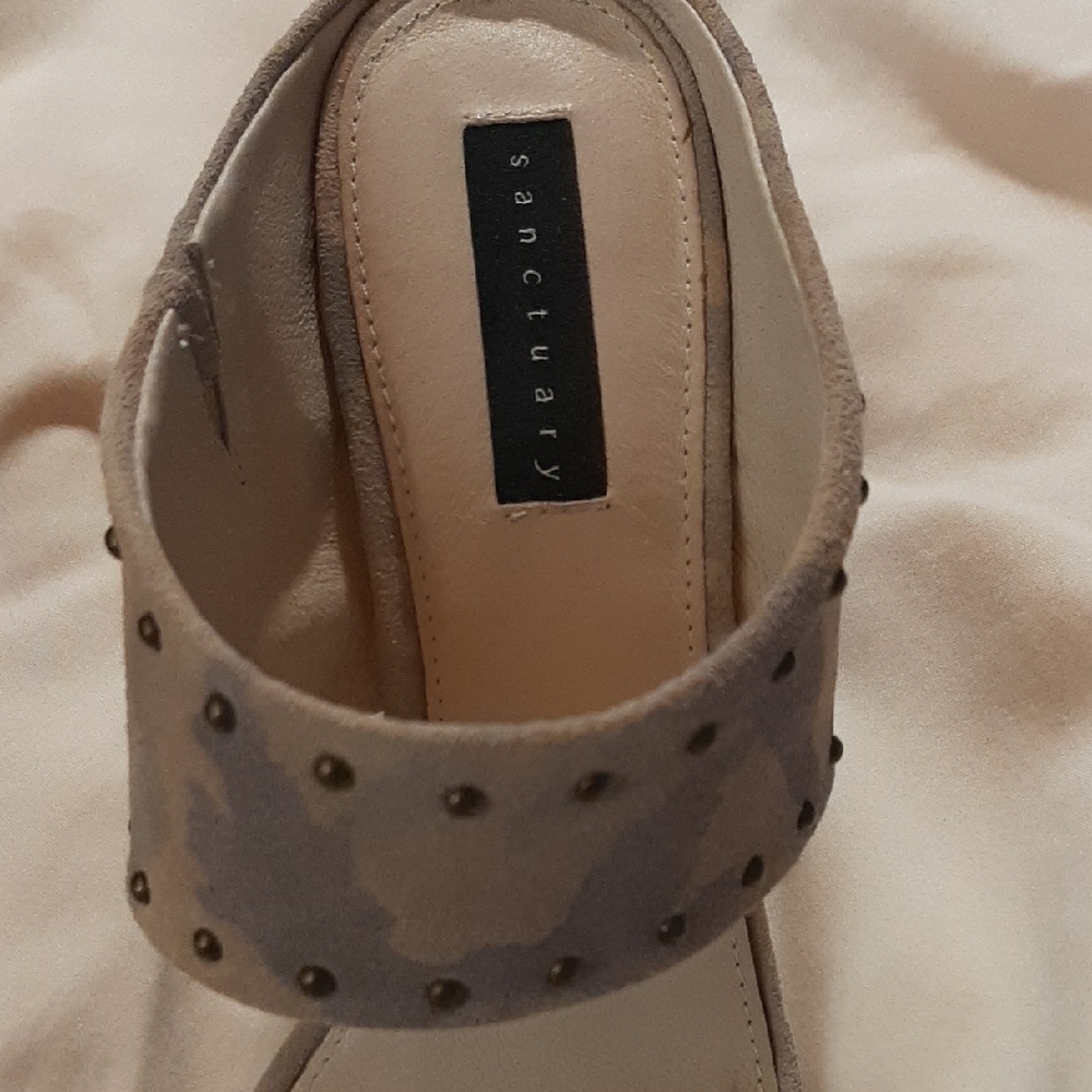 Sanctuary Women's Studded Cream Mules